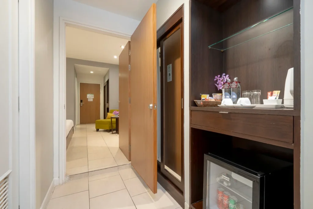 URBAN ROOM