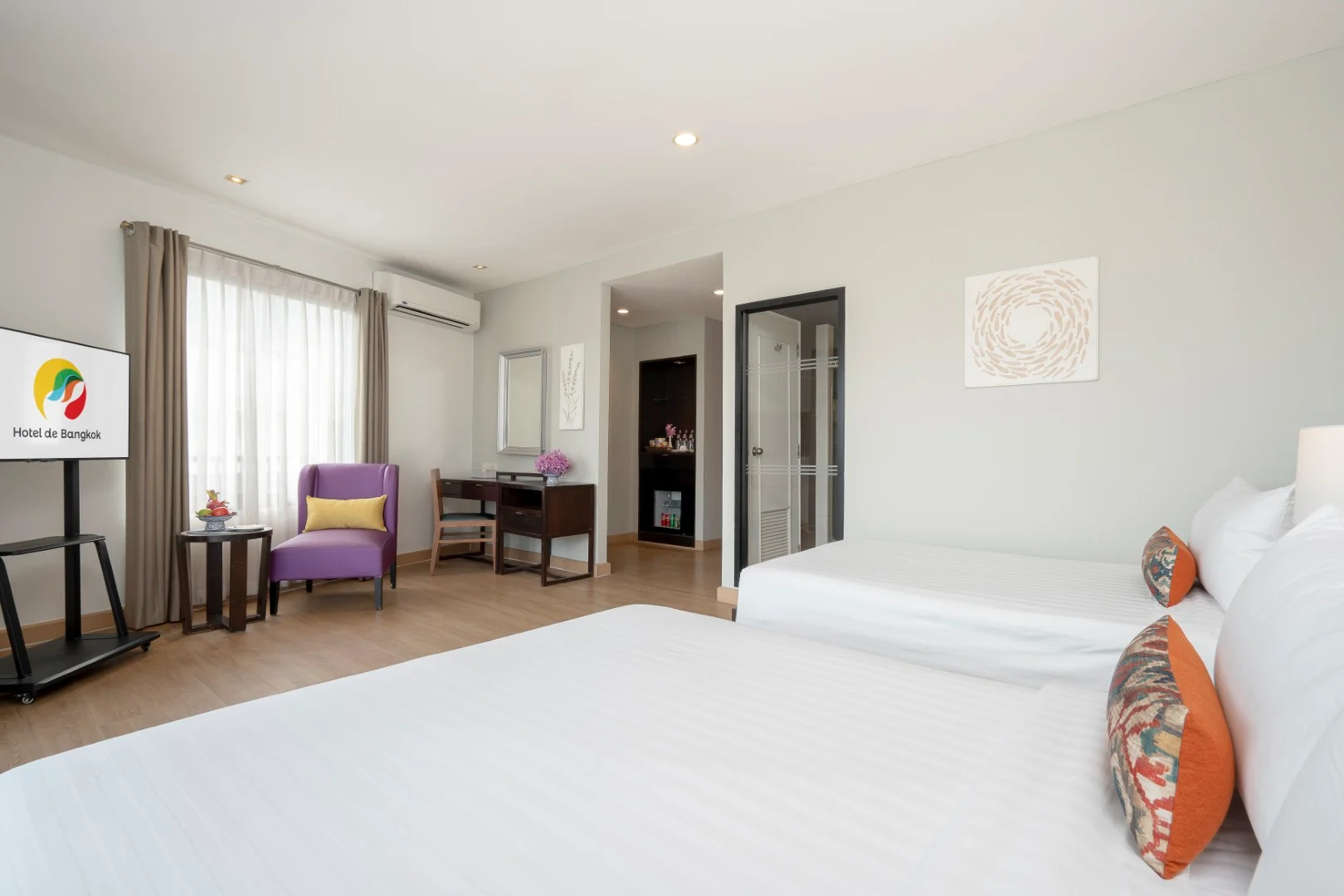 DELUXE BALCONY ROOM