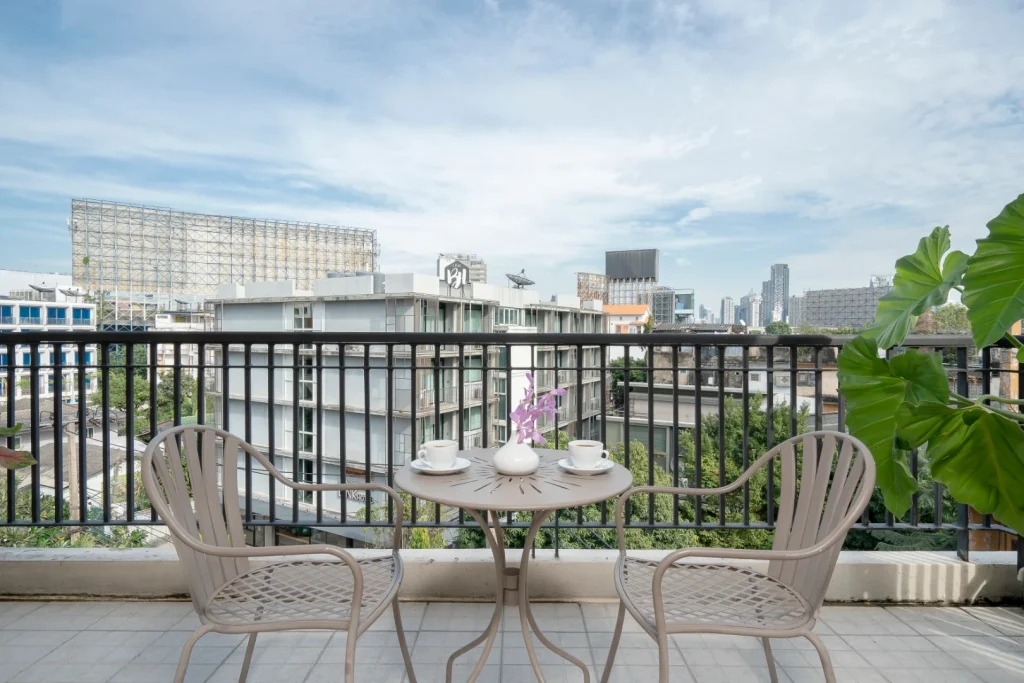 DELUXE BALCONY ROOM