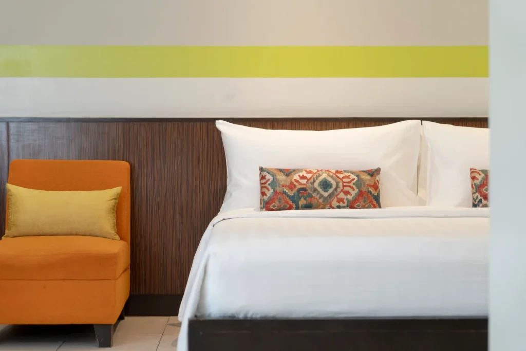 URBAN PLUS ROOM
