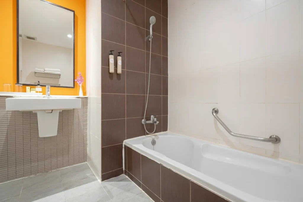 URBAN PLUS ROOM