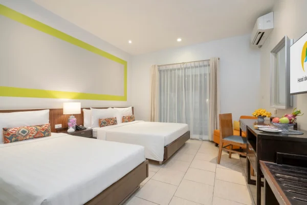 URBAN TRIPLE ROOM