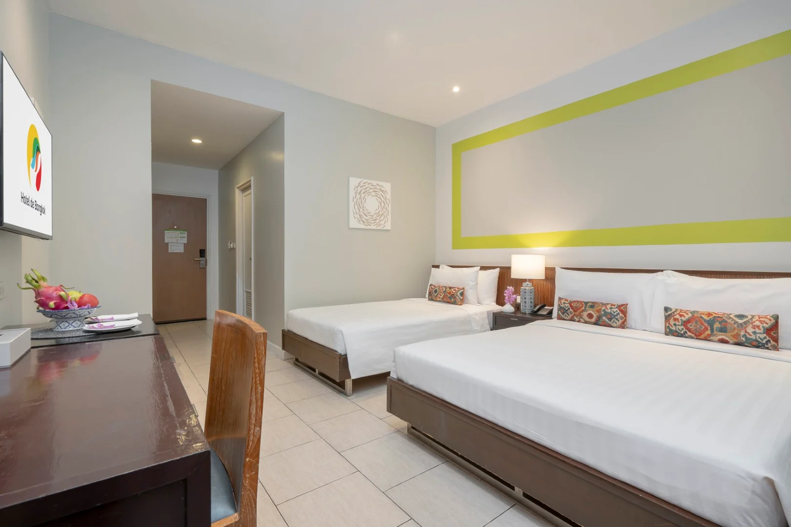 URBAN TRIPLE ROOM