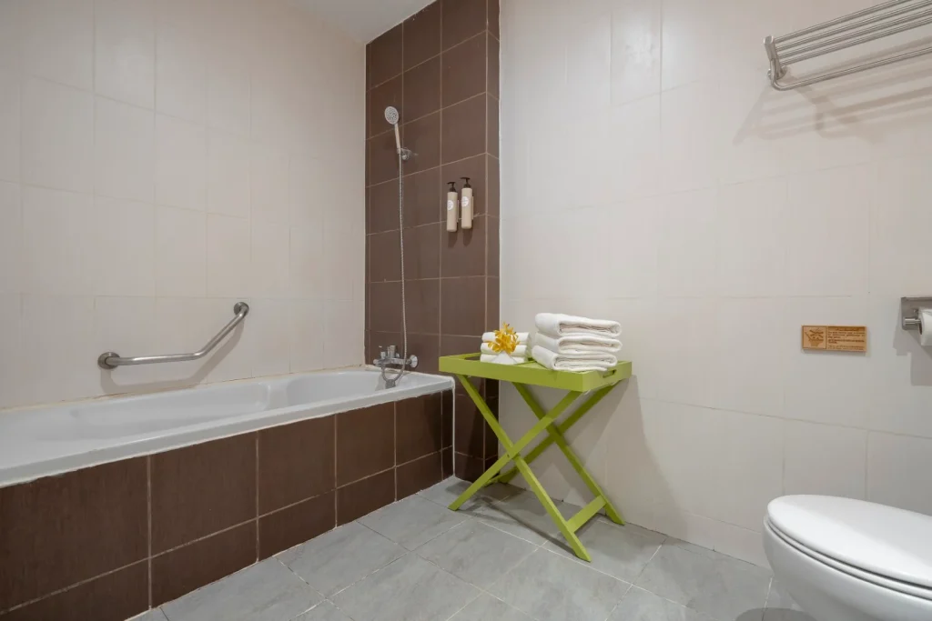 URBAN TRIPLE ROOM