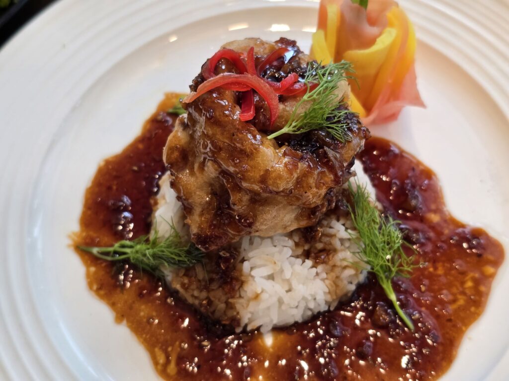 แจกแพลนตะลุยสตรีทฟู้ดประตูน้ำ-ราชเทวี ฉบับพฤษภาคม เที่ยวฟิน กินตัวแตก แล้วแวะพัก โรงแรมเดอบางกอก