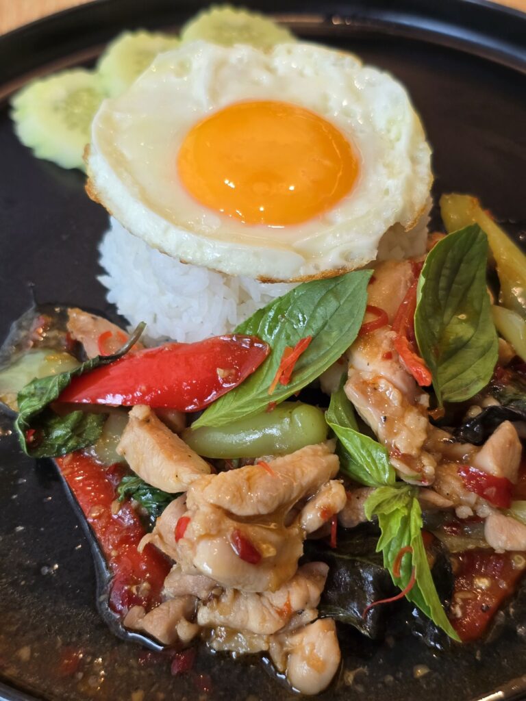 แจกแพลนตะลุยสตรีทฟู้ดประตูน้ำ-ราชเทวี ฉบับพฤษภาคม เที่ยวฟิน กินตัวแตก แล้วแวะพัก โรงแรมเดอบางกอก