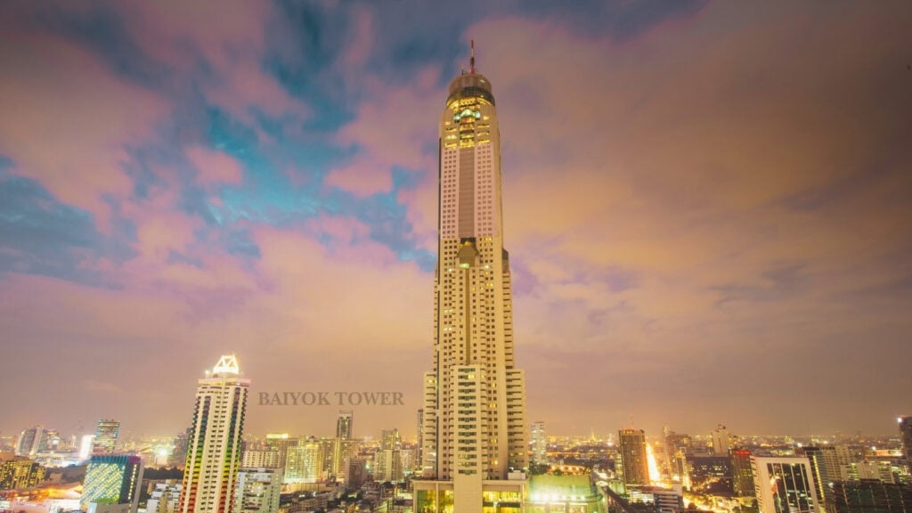 Bangkok After Dark: The Ultimate Guide to Hit Landmarks & Nightlife for International Travelers – Stay & Play at Hotel de Bangkok